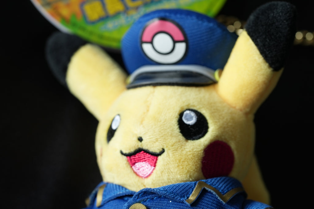 Porte-clés Peluche Pikachu Chef de Gare – Pokémon Center Tokyo 🇯🇵